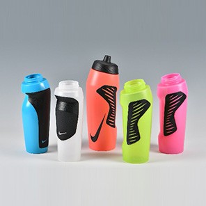 NIKE水壺全自動(dòng)模內(nèi)貼標(biāo)吹塑機(jī)